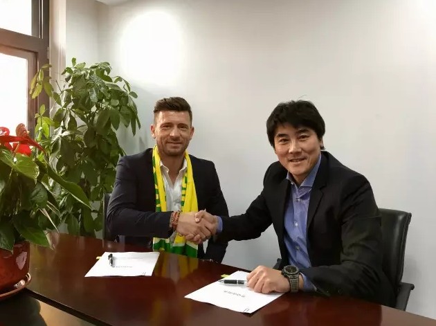 排行榜显示，富勒姆收到的黄牌最多，他们的球员因抗议判罚而收到11张黄牌。